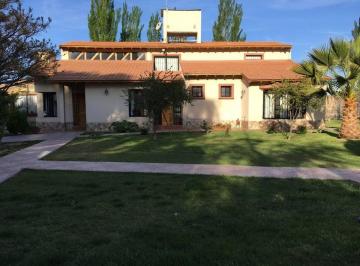 Casa · 298m² · 7 Ambientes · 4 Cocheras · Casa con Gran Parquizado en Venta, Vistalba