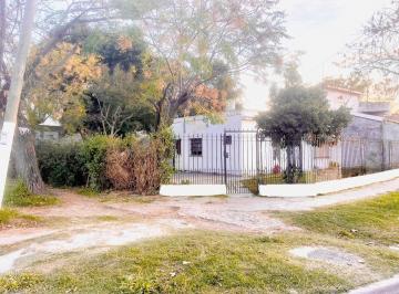 Casa · 253m² · 4 Ambientes · 2 Cocheras · Lotes en Venta en Guernica Frente a Estación