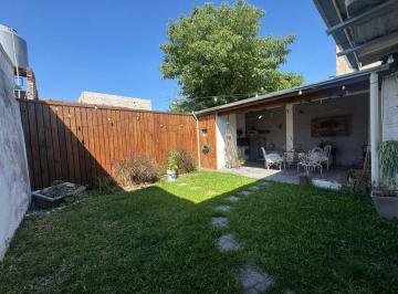 Casa · 80m² · 3 Ambientes · 2 Cocheras · Casa en Venta Temperley Refaccionada a Nueva