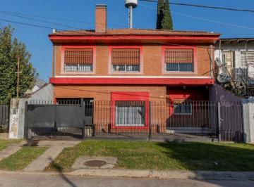 Casa · 194m² · 5 Ambientes · 3 Cocheras · Casa en Venta en Jaguel 5 Ambientes Apta Credito