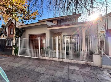 Casa · 102m² · 3 Ambientes · 1 Cochera · Casa en Venta Las Lomitas - Excelente Estado