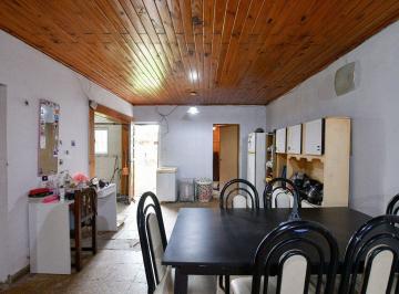 Casa · 80m² · 3 Ambientes · 1 Cochera · Casa en Venta a Refaccionar La Plata
