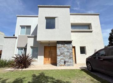 Casa · 177m² · 4 Ambientes · 2 Cocheras · Casa en Venta Haras del Sur II 3 Dorm..