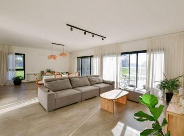 Casa · 230m² · 4 Ambientes · 4 Cocheras · Casa en Venta Area 60 3 Dorm. Frente