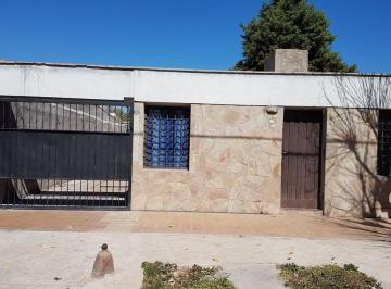 Casa · 70m² · 3 Ambientes · 2 Cocheras · Venta de Casa Dos Dorm. Las Heras