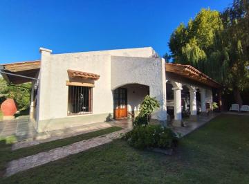 Casa · 199m² · 4 Ambientes · 2 Cocheras · Se Vende Casa en Maipu, Mendoza