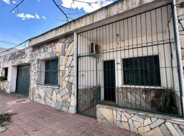 Casa · 137m² · 4 Ambientes · 2 Cocheras · Casa con Garaje y Gran Terreno — Ideal Refacción