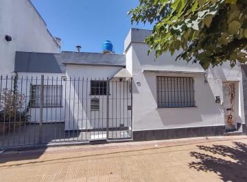 Casa · 85m² · 2 Ambientes · Casa 1 Dormitorio en Venta en Los Hornos con Dpto