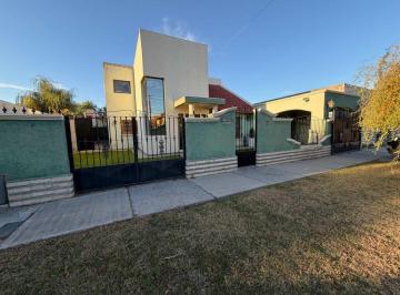 Casa · 332m² · 7 Ambientes · 1 Cochera · Venta de Casa