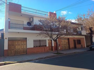 Casa · 196m² · 7 Ambientes · 1 Cochera · Venta en Block – Dos Viviendas Independientes con Entradas Propias – Parque Chacabuco