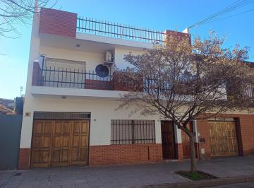 Casa · 196m² · 7 Ambientes · 1 Cochera · Venta en Block – Dos Viviendas Independientes con Entradas Propias – Parque Chacabuco