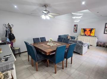 PH · 86m² · 4 Ambientes · Impecable PH 4 Amb. a m de Yrigoyen - Lanús
