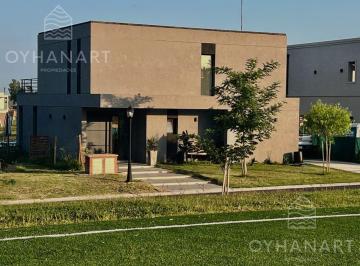 Casa · 172m² · 5 Ambientes · 2 Cocheras · Casa en Santa Sofía