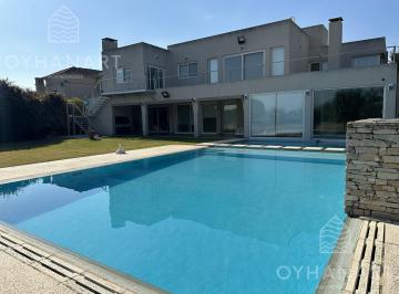 Casa · 483m² · 6 Ambientes · 2 Cocheras · Casa con Vista Al Goilf en Las Lomas