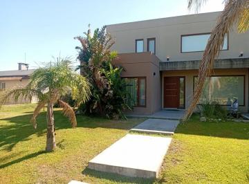 Casa · 406m² · 8 Ambientes · 1 Cochera · Casa Imperdible en El Country Solar Victoria