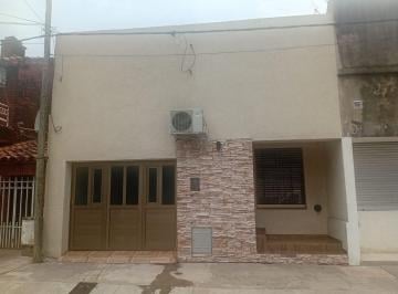 Casa · 87m² · 5 Ambientes · 1 Cochera · Muy Linda Casa de 1 Dormitorio en Gualeguaychú
