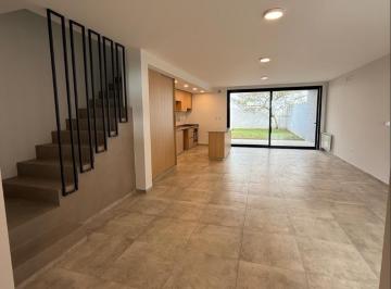 Casa · 172m² · 7 Ambientes · 2 Cocheras · Casa en Venta 3 Dorm. 3 Baños con Patio Parrilla Seguridad 24 Hs