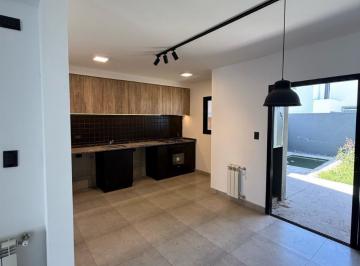 Casa · 180m² · 5 Ambientes · 1 Cochera · Casa en Venta 3 Dorm. 3 Baños Patio Pileta 24 Hs Seguridad