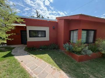 Casa · 680m² · 3 Ambientes · 2 Cocheras · Venta de Casa en Unquillo - 2 Dorm. - Una Sola Planta