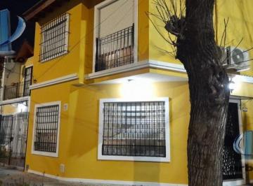 Casa · 77ha · 4 Ambientes · 1 Cochera · Duplex en Venta en Ciudadela
