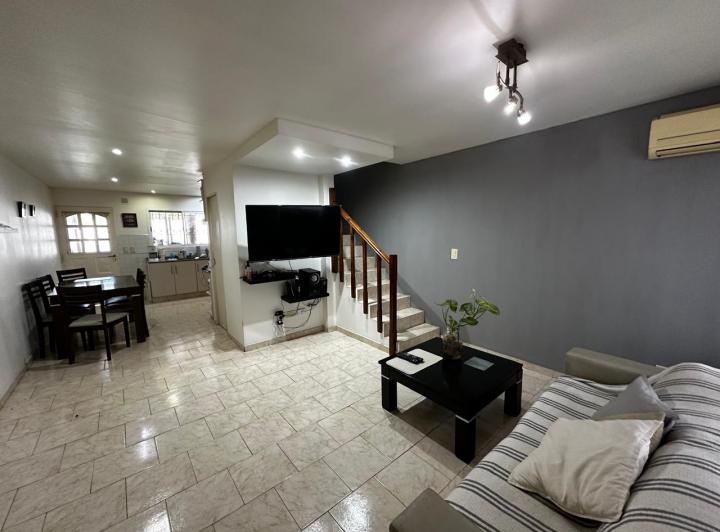 Casa · 100m² · 4 Ambientes · 2 Cocheras