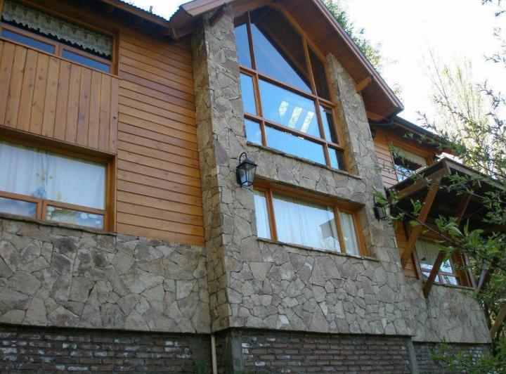 Casa · 200m² · 4 Ambientes · 6 Cocheras