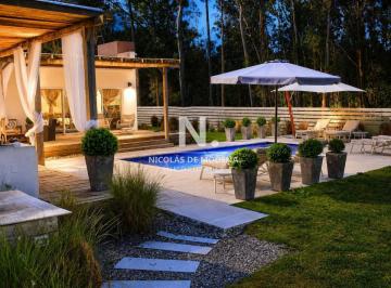 Foto1 · Vende en Punta del Este, Casa de 4 Dorm. con Piscina y Múltiples Comodidades.