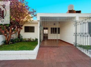 Casa · 113m² · 3 Ambientes · 1 Cochera · Casa en Villa Cabrera