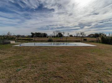 Casa · 200m² · 5 Ambientes · 4 Cocheras · Casa a Estrenar Al Golf