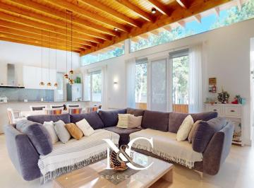 Casa · 210m² · 5 Ambientes · Casa en Alquiler en Costa Esmeralda 5 Ambientes
