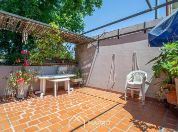 Casa · 179m² · 4 Ambientes · 1 Cochera · Espectacular Casa con Lote Propio, Terraza y Patio Luz Todo El Dia