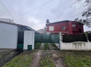 Casa · 200m² · 6 Ambientes · 2 Cocheras · Oportunidad Lote en Esquina con Dos Viviendas Independientes | Apto Credito