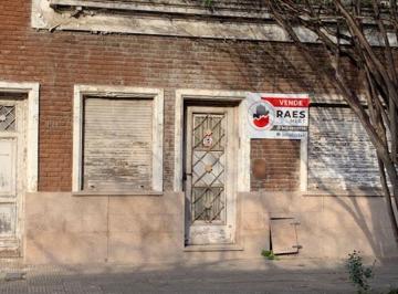 Casa de 8 ambientes, Ciudad de Santa Fe · Casa de 231 m² Apta Para Desarrollos. Distrito C2b - Fot Admitid 3 - Fot Máximo: 5.4 - Fos 0.85