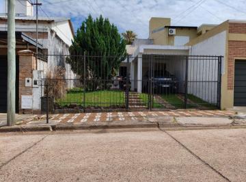 Casa · 120m² · 8 Ambientes · 1 Cochera · Casa 4 Dorm. en un Lindo Barrio de Concordia