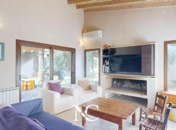 Casa · 193m² · 5 Ambientes · 2 Cocheras · Casa en Venta en Costa Esmeralda con Fondo Libre y Gas Natural