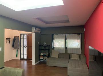 Casa · 182m² · 2 Ambientes · 1 Cochera · Vdo Casa C Escr Cerca del Nvocentro
