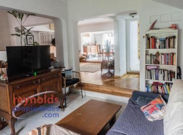 Casa · 228m² · 4 Dormitorios · 1 Cochera · Venta Casa Super Completa en Martinez