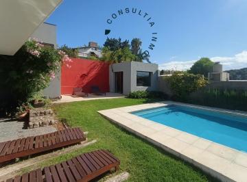 Casa · 700m² · 6 Ambientes · 3 Cocheras · Casa con Piscina Climatizada, 3 Dorm. Garage P/ 3 Autos, Quincho, Completamente Amoblada