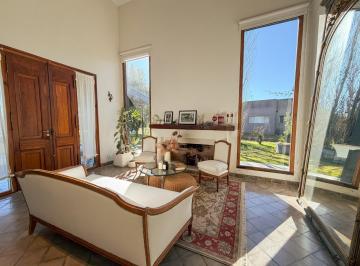 Casa · 2100m² · 5 Ambientes · 3 Cocheras · Casa en Venta - Chacras del Molino - Exaltacion de La Cruz