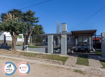 Casa · 129m² · 4 Ambientes · 1 Cochera · Casa Céntrica en Excelente Estado en Villa General Belgrano