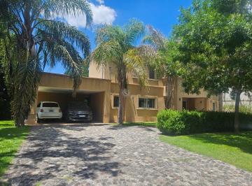Casa · 310m² · 5 Ambientes · 2 Cocheras · Casa en Venta en Santa Ana, Moreno, G. B. a. Zona Oeste