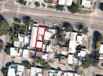 Terreno · 99m² · 2 Ambientes · Propiedad Estratégica Sobre Av Pellegrini 2 Locales Alquilados 150 m² Libres/desarrollo
