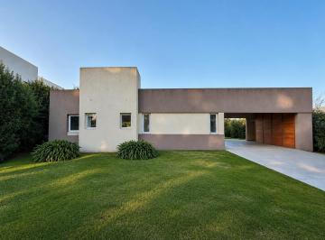 Casa · 134m² · 5 Ambientes · 2 Cocheras · Casa en Arenas del Sur