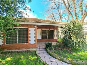 Casa · 131m² · 3 Ambientes · 2 Cocheras · Casa Tipo Chalet 3 Ambientes Apto Credito