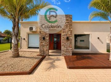 Quinta vacacional · 200m² · 3 Ambientes · 1 Cochera · Casa en Venta Francisco Álvarez Moreno