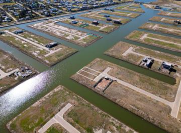 Terreno · 500m² · Venta Lotes Funes Lakes Sobre El Canal Central