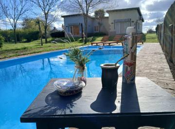 Quinta vacacional · 112m² · 1 Dormitorio · 2 Cocheras · Cabañas en Venta en Gral. Belgrano con Piscina