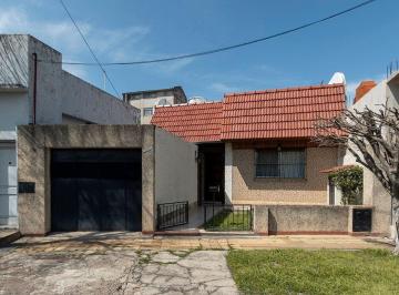 Casa · 69m² · 3 Ambientes · 1 Cochera · Venta Casa 3 Amb. C/cochera Excelente Gerli