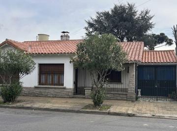 Casa · 121m² · 3 Ambientes · 1 Cochera · Casa en Martínez 3 Amb., Patio, Garage y Terraza