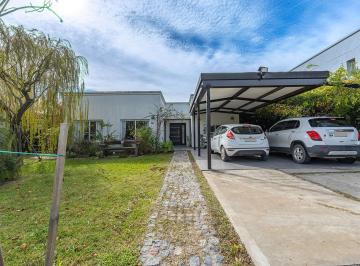 Casa · 125m² · 4 Ambientes · 6 Cocheras · Casa en un Planta San Gabriel con Gran Pileta
